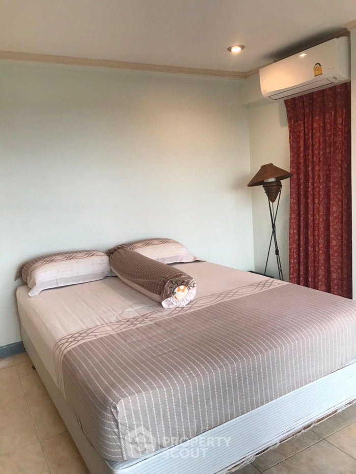 picture 2-BR Condo At Garden Place, Sam Sen Nok • 400m To MRT Ratchadaphisek (ID 900731) - 3/15
