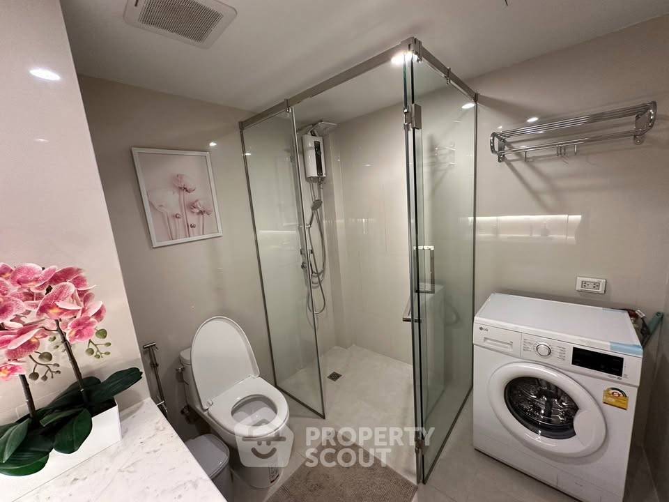 picture High-Floor 3-BR 114 Sqm Silom Suite Condo near BTS Saint Louis (ID 2946346) - 6/10