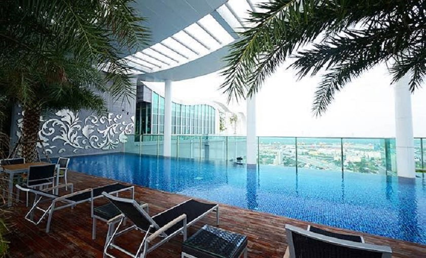 รูป **Rhythm Sukhumvit 50**เป็นห้องหัวมุมบนชั้น 28 คอนโด 2 ห้องนอน ย่านอ่อนนุช ที่อยู่สบายเหมือนบ้านจริงๆ และวิวโค้งแม่น้ำเจ้าพระยาแบบโปร่งๆ ลมดีตลอดวัน - รูปที่ 11/12