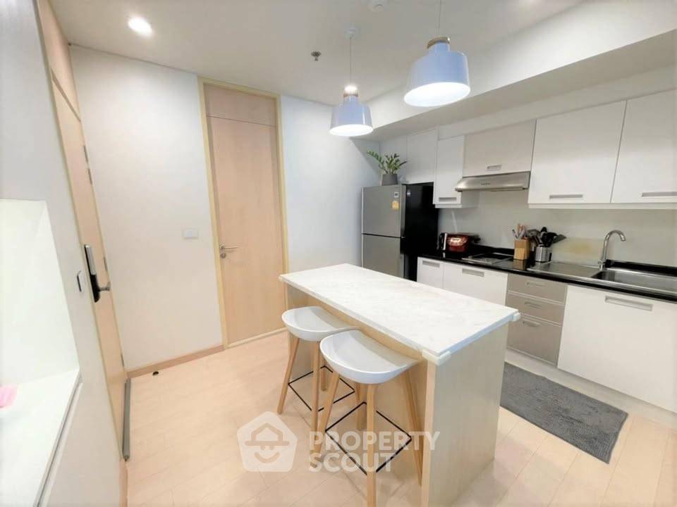 picture High-Floor 3-BR 114 Sqm Silom Suite Condo near BTS Saint Louis (ID 2946346) - 2/10