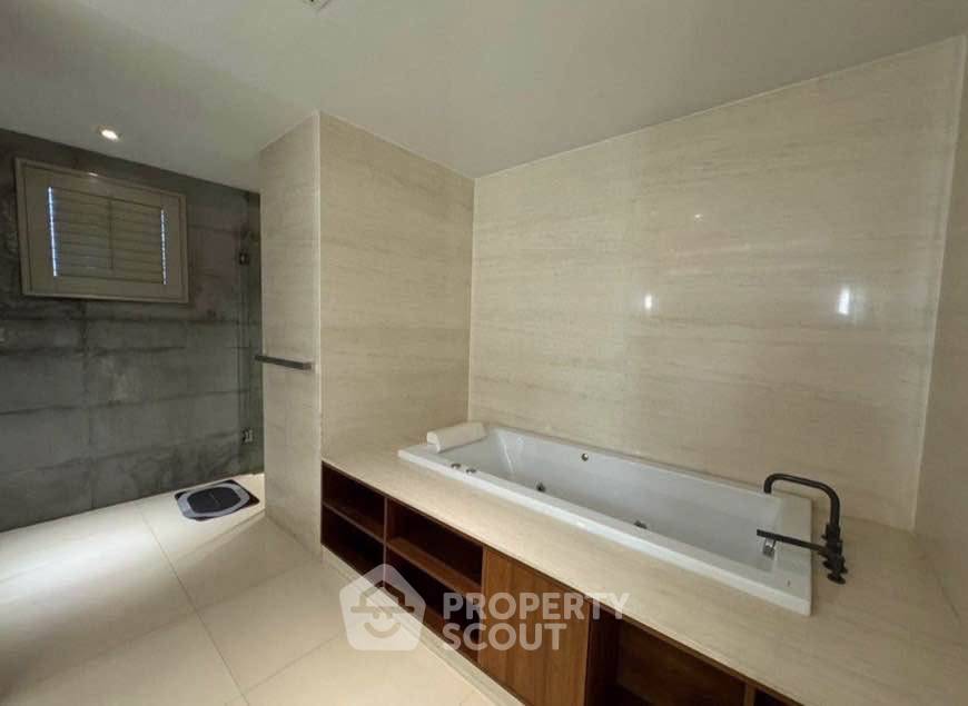 รูป ราคาเหมาะสม 3 ห้องนอน 265 ตร.ม. คอนโด The Crest Ruamrudee ใกล้ BTS เพลินจิต 90 ม. (ID 3150396) - รูปที่ 11/14