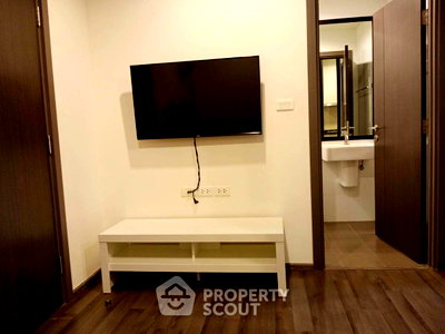 Condos for rent : High-Floor 1-BR Condo At The Base Park East Sukhumvit 77, Near BTS On Nut (ID 2146083)