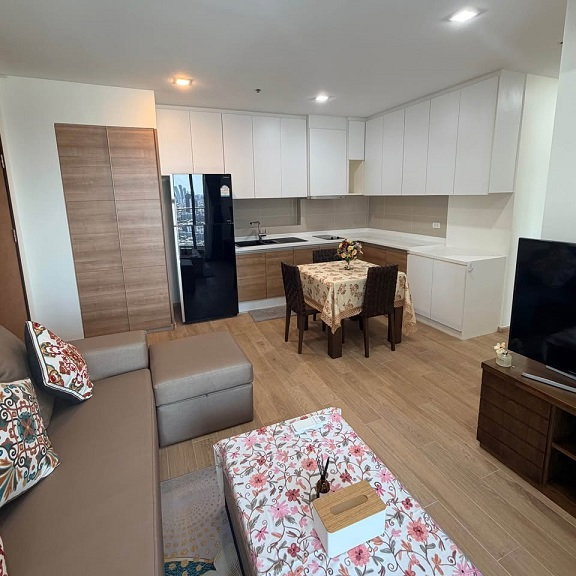 รูป **Rhythm Sukhumvit 50**เป็นห้องหัวมุมบนชั้น 28 คอนโด 2 ห้องนอน ย่านอ่อนนุช ที่อยู่สบายเหมือนบ้านจริงๆ และวิวโค้งแม่น้ำเจ้าพระยาแบบโปร่งๆ ลมดีตลอดวัน - รูปที่ 6/12
