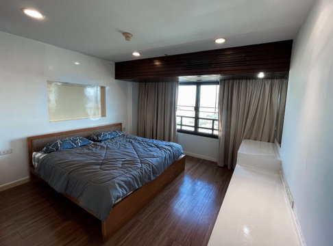 ✨ For Rent: Thew River Place Condo, large 100.19 sq.m. unit with beautiful view, near MRT Bang Yi Khan 🏙️