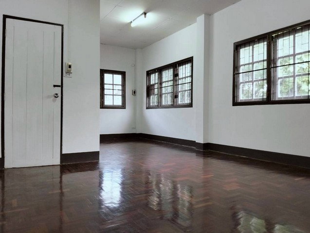 รูป ขายบ้านเดี่ยว 2 ชั้น 6 ห้องนอน 3 ห้องน้ำ 70 ตร.วา ทำเลในเมืองเชียงใหม่ 3 นาทีถึงม.เชียงใหม่ - รูปที่ 7/8