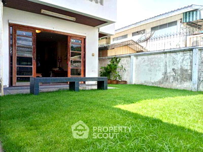 Houses for sale Bangkok : Pet-Friendly 5-BR House For Sale Near Chan Kasem Chatuchak (ID 3152719)