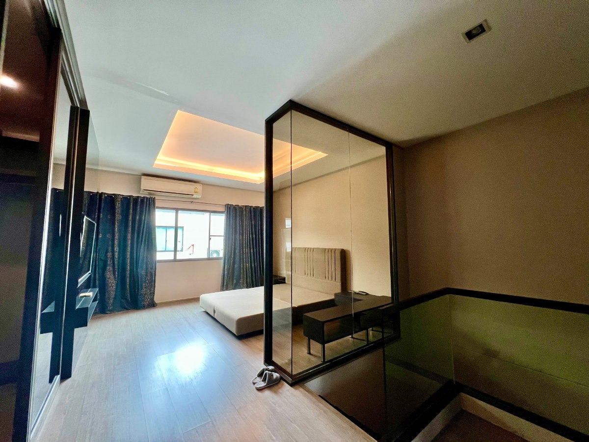 รูป ให้เช่า Townhome 3 ชั้น The Landmark Ekkamai - Ramintra ทาวน์โฮมสไตล์โมเดิร์น ทำเลดีใจกลางลาดพร้าว - สุคนธสวัสดิ์ ใกล้ทางด่วนและสิ่งอำนวยความสะดวกครบ - รูปที่ 10/22