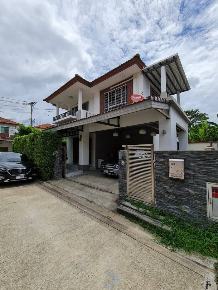 picture House for rent with office (corner house). - 8/18
