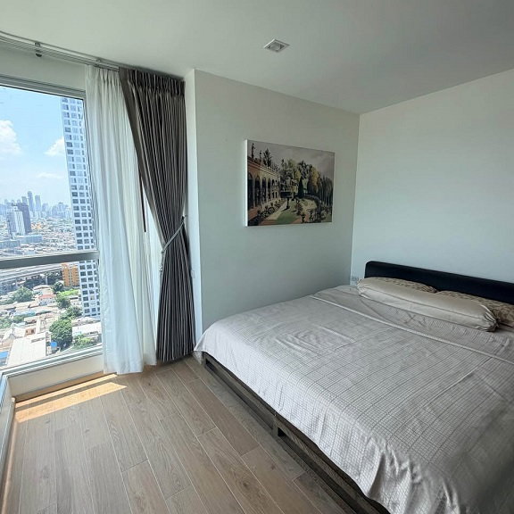 รูป **Rhythm Sukhumvit 50**เป็นห้องหัวมุมบนชั้น 28 คอนโด 2 ห้องนอน ย่านอ่อนนุช ที่อยู่สบายเหมือนบ้านจริงๆ และวิวโค้งแม่น้ำเจ้าพระยาแบบโปร่งๆ ลมดีตลอดวัน - รูปที่ 3/12