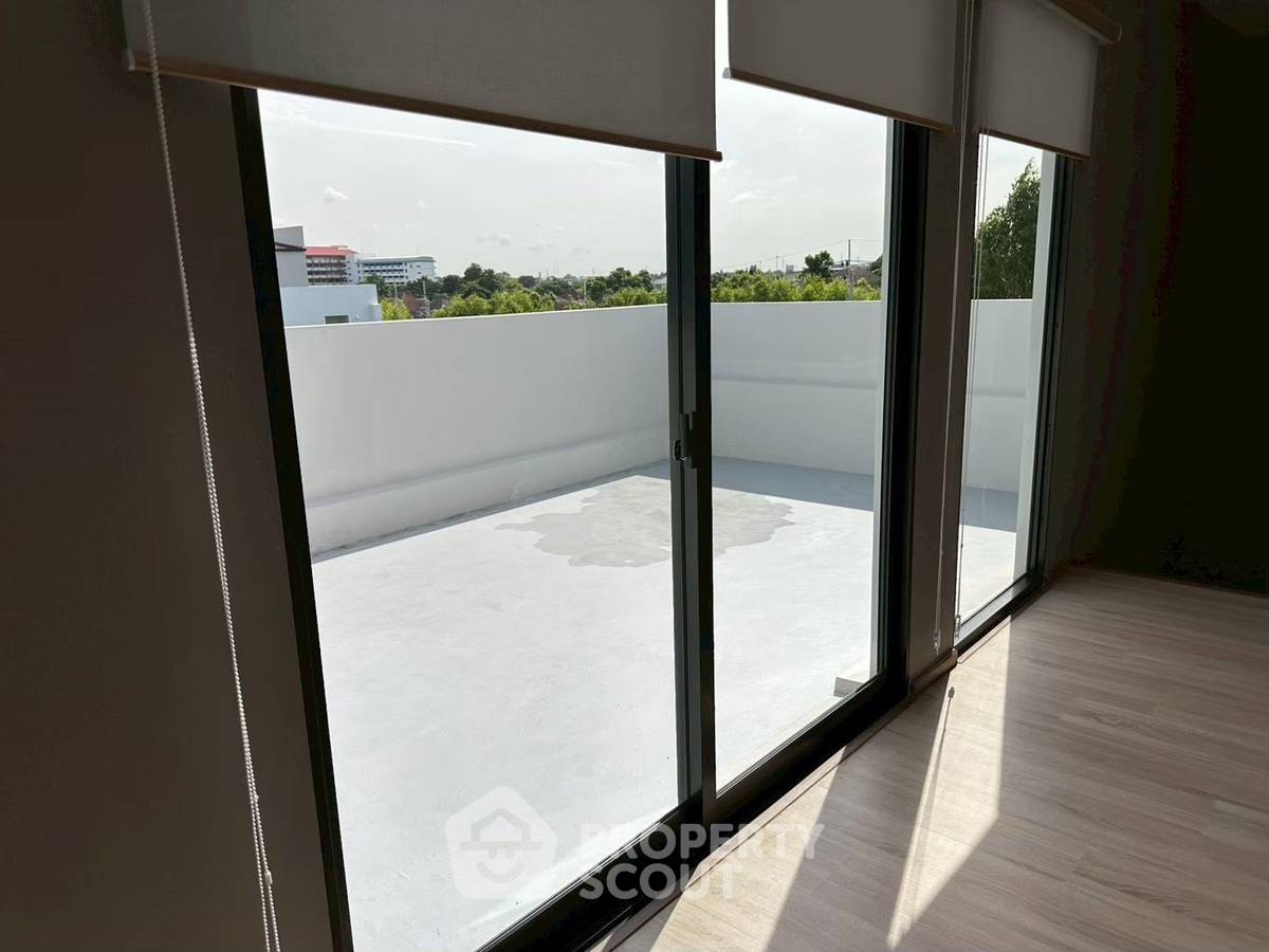 picture Pet-Friendly 3-BR Townhouse For Sale | Nirvana DEFINE Krungthep Kreetha (ID 3152181) - 9/16