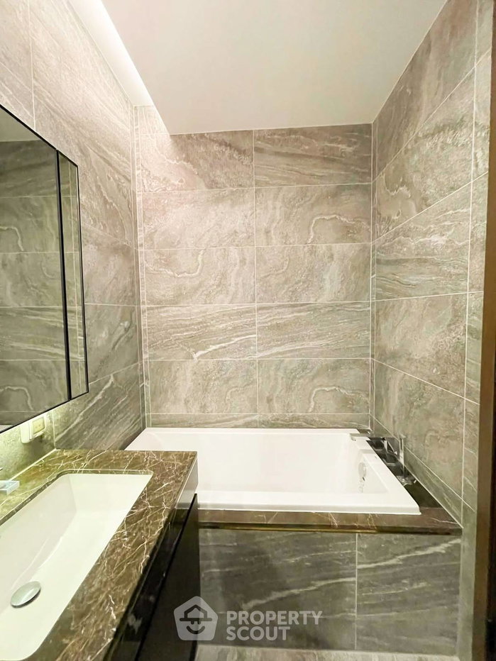 picture 1-BR Condo At The Esse Sukhumvit 36, 70m To BTS Thong Lor (ID 3153664) - 10/10