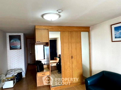 Condos for sale : High-Floor 1-BR 42 Sqm For sale at Sarin Place near BTS Ratchayothin (ID 3153433)