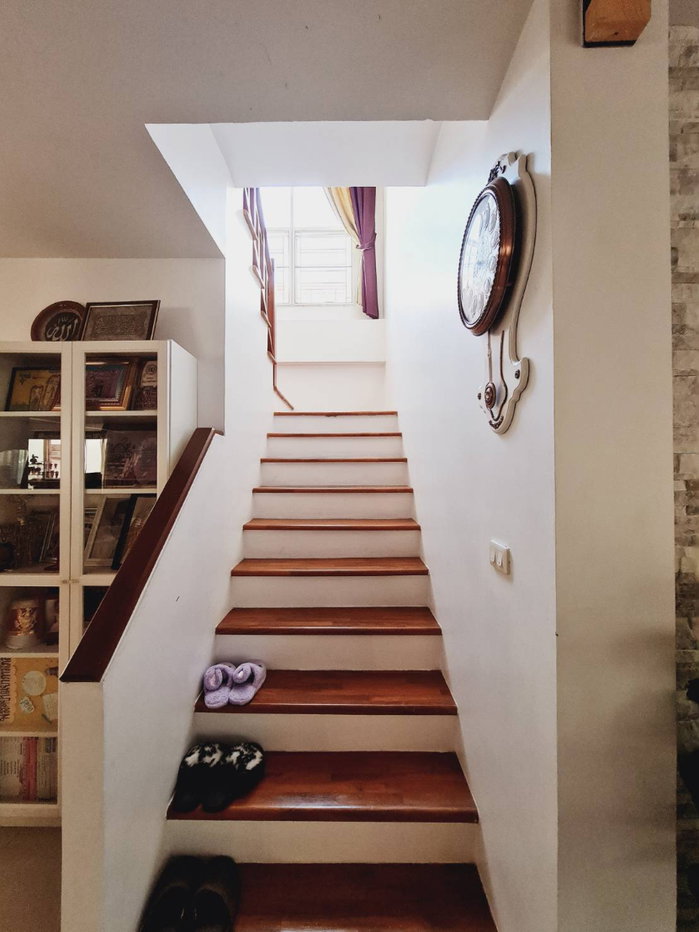 picture House for rent with office (corner house). - 3/18