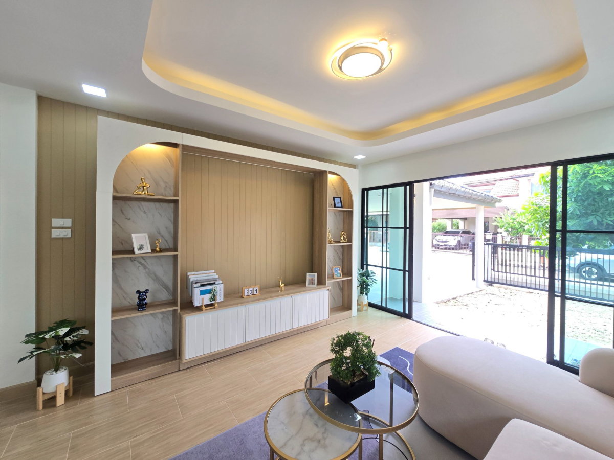 รูป บ้านเดี่ยว 2 ชั้น รีโนเวทใหม่ ตกแต่งสวยงาม หมู่บ้าน สัมมากร มีนบุรี 2" แต่งสวย โมเดิร์น มีมุมนั่งเล่น บรรยากาศร่มรื่น กว้างขวาง ใกล้รถไฟฟ้าสายสีชมพู - รูปที่ 21/40