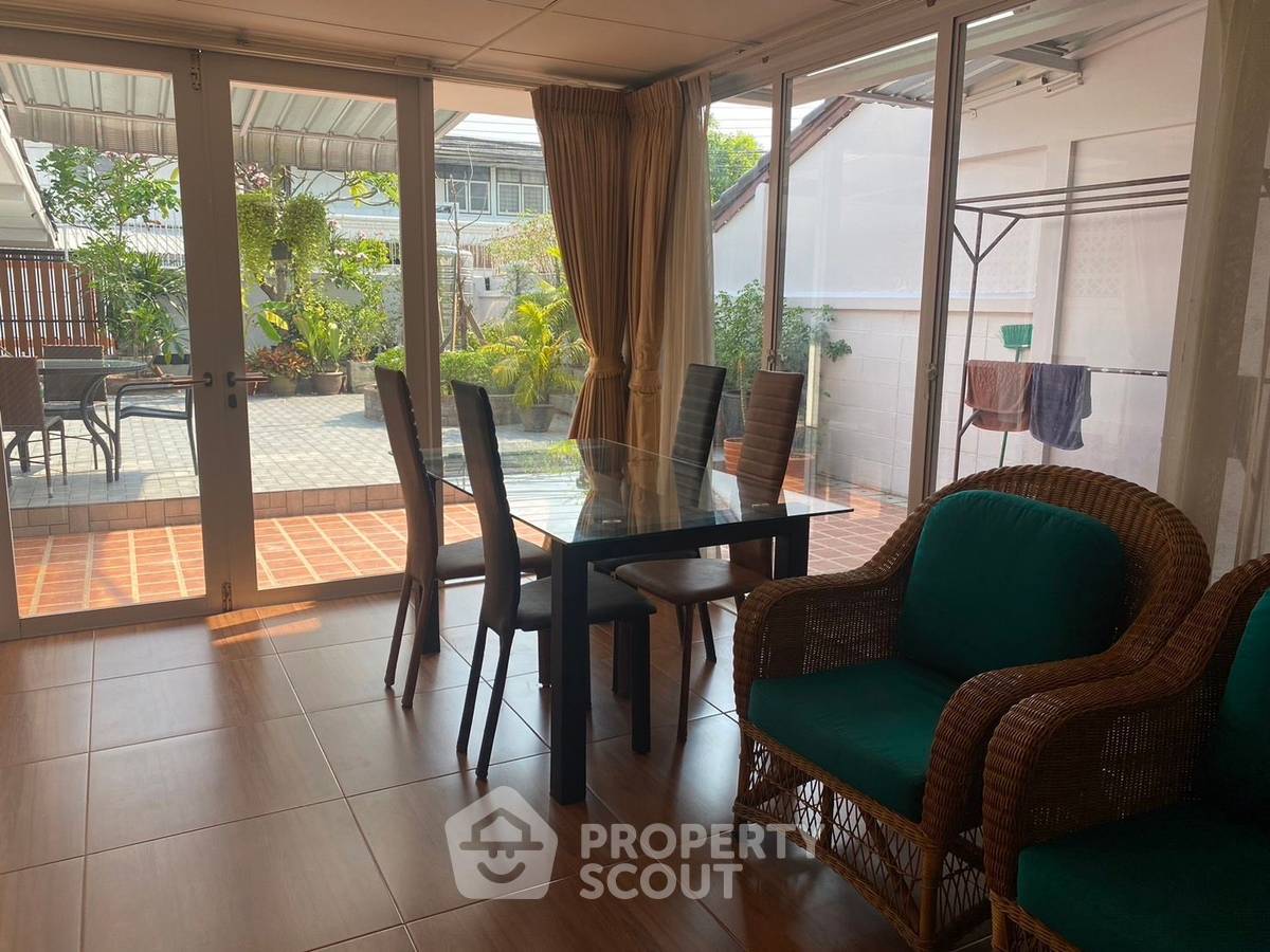 picture Pet-Friendly 4-BR House For Rent Near Bang Chak, Phra Khanong (ID 1549488) - 11/38