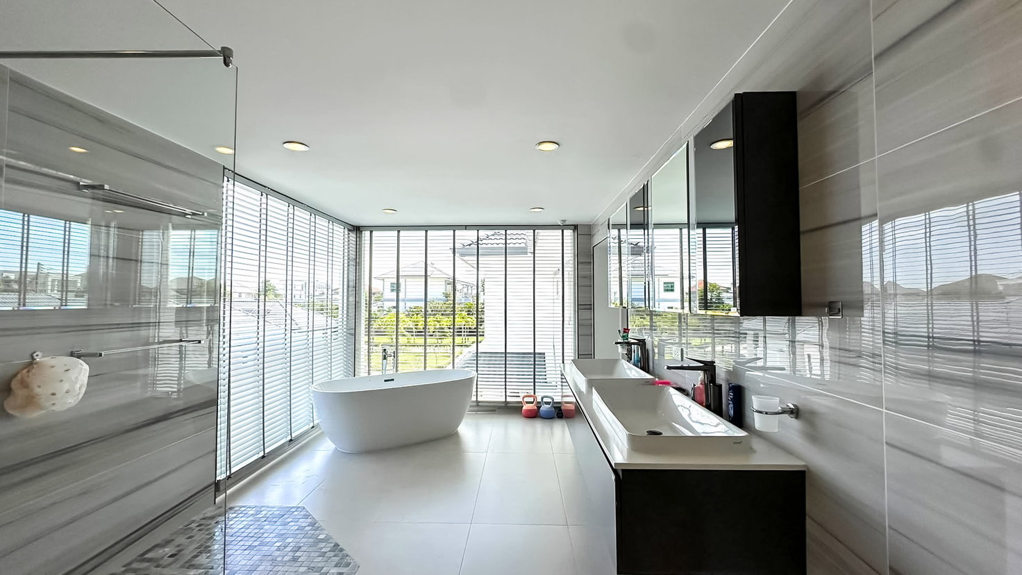 picture 8 Bedroom Luxury Estate for Sale Mabprachan Pattaya - 17/28