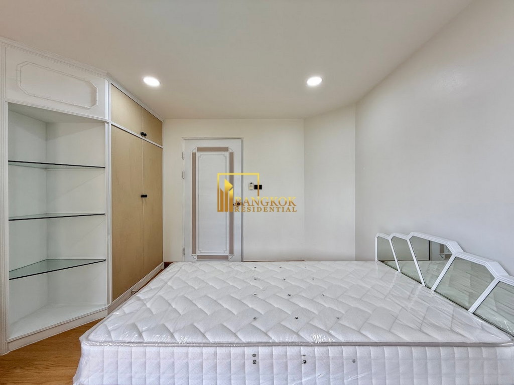 picture Tongthip Mansion | Spacious 3 Bedroom Condo in Phrom Phong - BR61911CD - 13/38