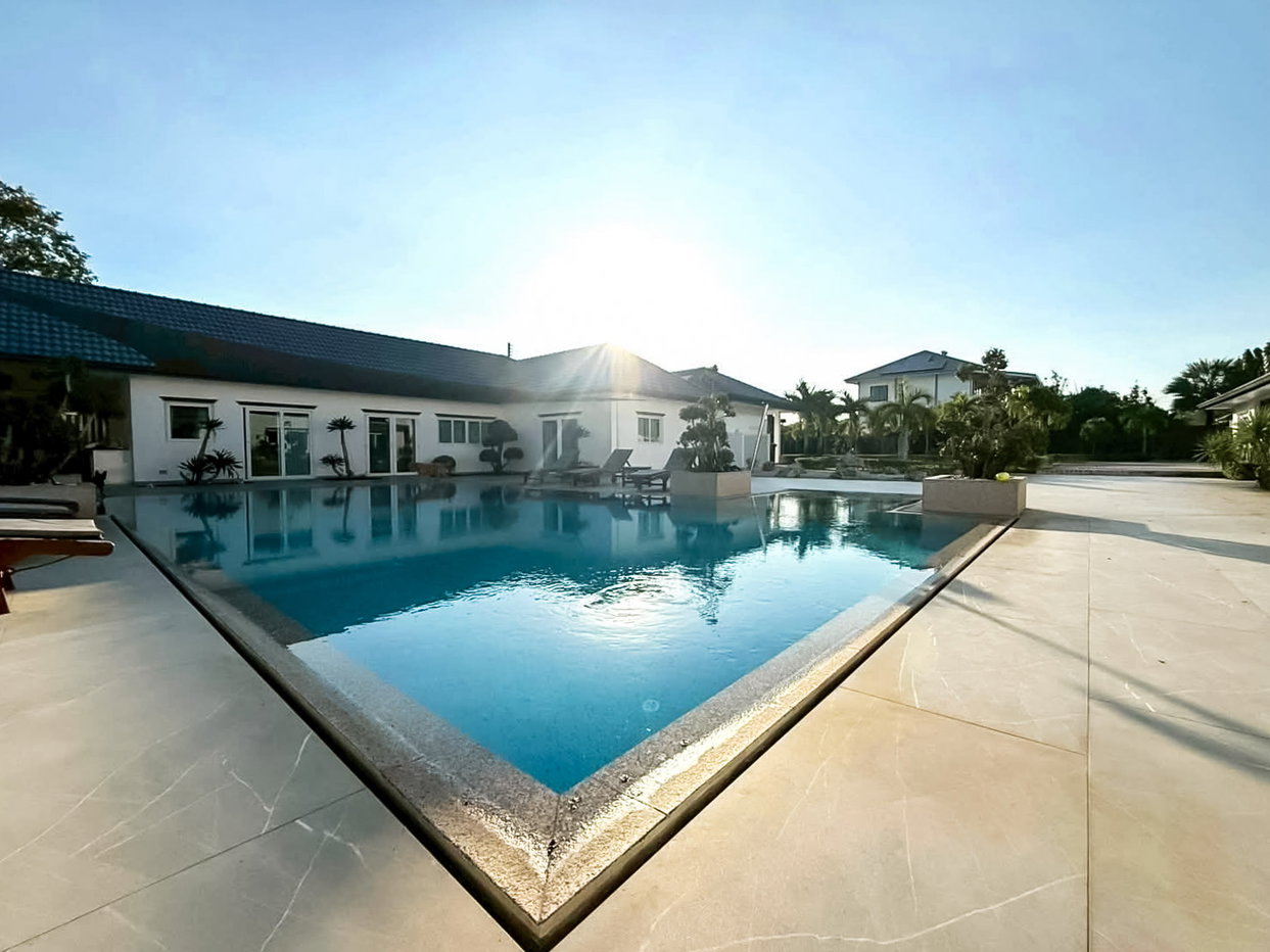 picture 8 Bedroom Luxury Estate for Sale Mabprachan Pattaya - 2/28