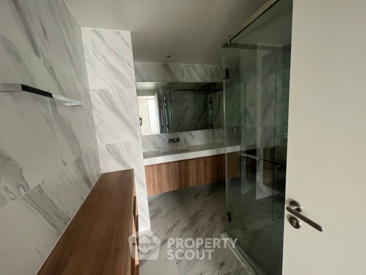 picture High-Floor 1-BR 43 Sqm At Muniq Sukhumvit 23, 100m to MRT Sukhumvit (ID 2742078) - 4/5