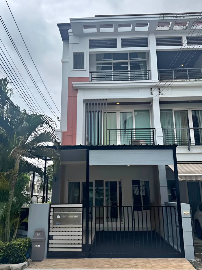 รูป R3124 ให้เช่าทาวน์เฮ้าส์ 3 ชั้น หลังมุม บ้านกลางเมือง เออร์บาเนี่ยน พระราม 9-ลาดพร้าว (ว่างค่ะ) - รูปที่ 1/32