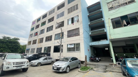 FOR RENT! Spacious 1st-Floor Unit at Kheha Rom Klao (Rom Klao Housing Estate). Easy access and convenient transportation!