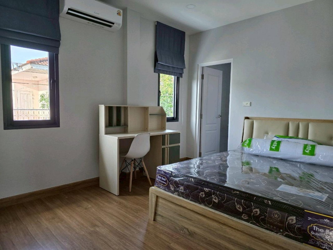 รูป ให้เช่า  โครงการ CENTRO Vibhavadi | 79,900 บ./ เดือน  |  ที่ดิน 100 ตร.ว. | พท.ใช้สอย 252 ตร.ม. | 4 ห้องนอน 5ห้องน้ำ  ที่จอดรถ 3 คัน  | บ้านหลังมุม - รูปที่ 28/39
