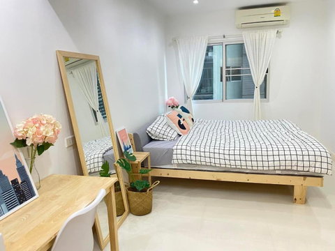 🏙️✨ FOR RENT: A Space Hideaway Asoke–Ratchada — MODERN 2-BEDROOM LIVING IN A PRIME CITY LOCATION! 💰 Rental Price: 20,000 THB/month
