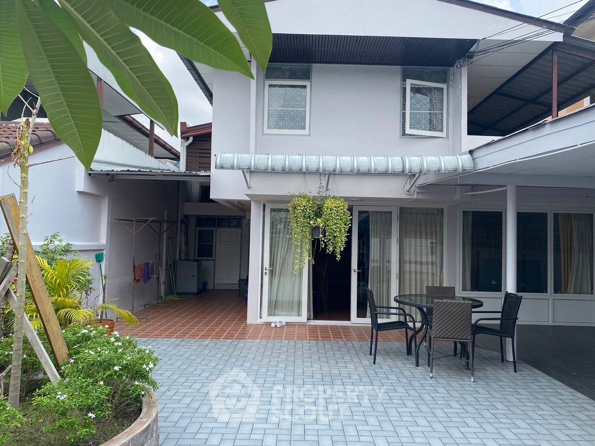 picture Pet-Friendly 4-BR House For Rent Near Bang Chak, Phra Khanong (ID 1549488) - 3/38