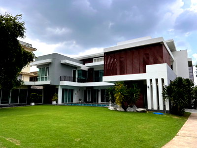 บ้านเดี่ยว กรุงเทพมหานคร : ขายบ้านคุณชายในละคร สวยอยู่เองก็ได้ ถ่ายละครก็ดี  (ซ.รามอินทรา 117) 436 ตารางวา พร้อมสระส่วนตัว ใกล้ร.พ.นวมินทร์9