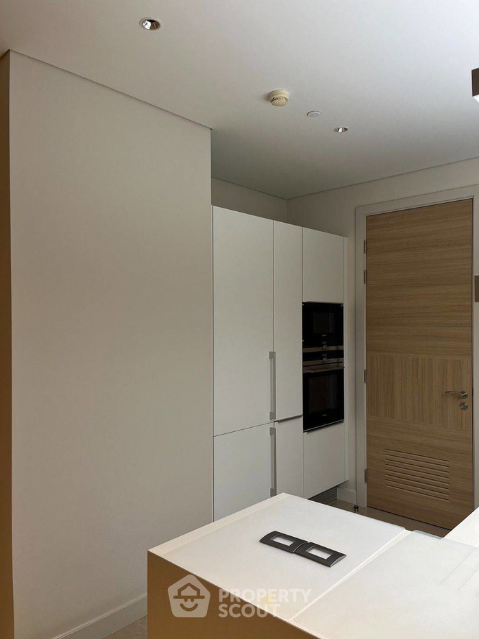 picture 2-BR Condo At Sindhorn Residence, High-Floor 32nd, BTS Ratchadamri (ID 3153876) - 4/15