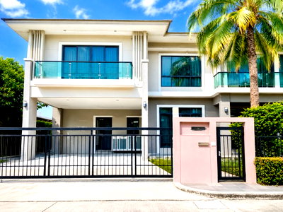 Houses for rent Bangkok : 2-story mansion, 4 bedrooms, 4 bathrooms, 80 sq m, 280 sq m, Phatthanakan 32, On Nut 44 intersection, 1.1 km. Premium modern house with complete