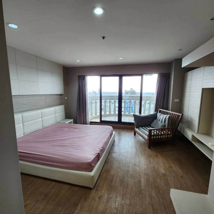 picture State Tower condo on Bang Rak Road, per square meter under 100,000 baht, river view. - 9/17
