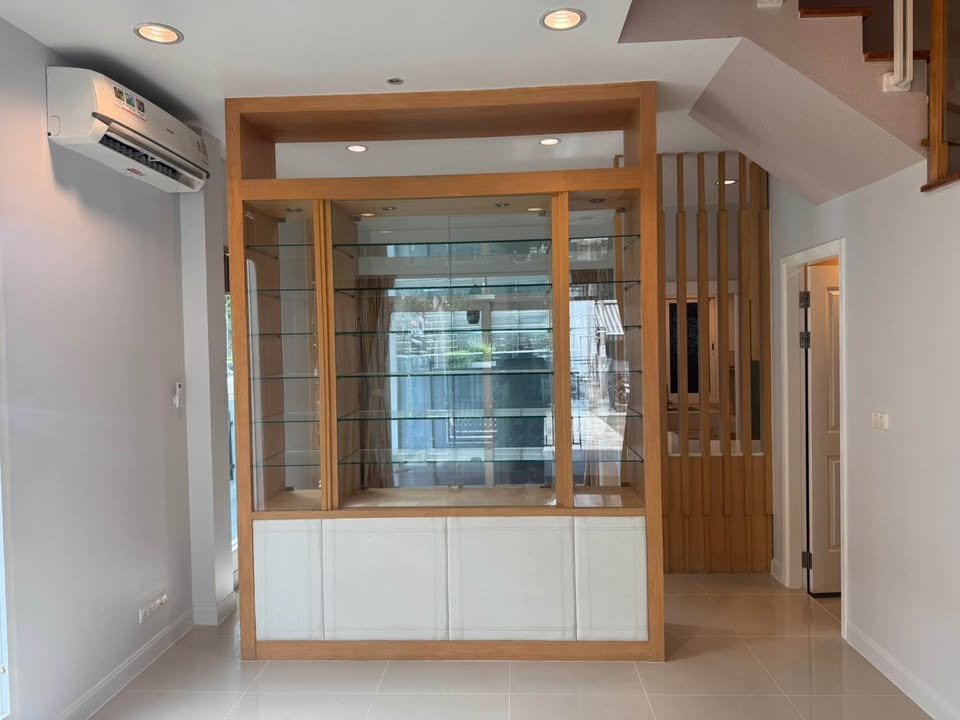 รูป R3124 ให้เช่าทาวน์เฮ้าส์ 3 ชั้น หลังมุม บ้านกลางเมือง เออร์บาเนี่ยน พระราม 9-ลาดพร้าว (ว่างค่ะ) - รูปที่ 2/32