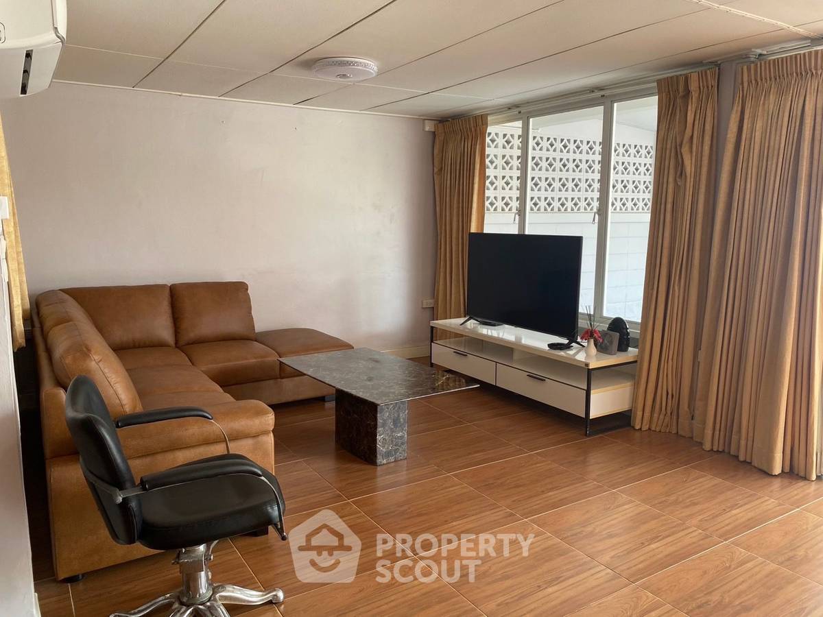 picture Pet-Friendly 4-BR House For Rent Near Bang Chak, Phra Khanong (ID 1549488) - 4/38