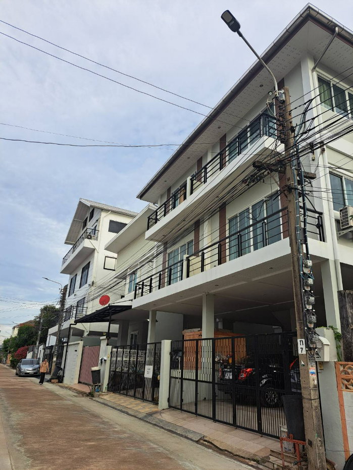 picture Home/Home Office in Soi Pattanakarn 50 - 2/14