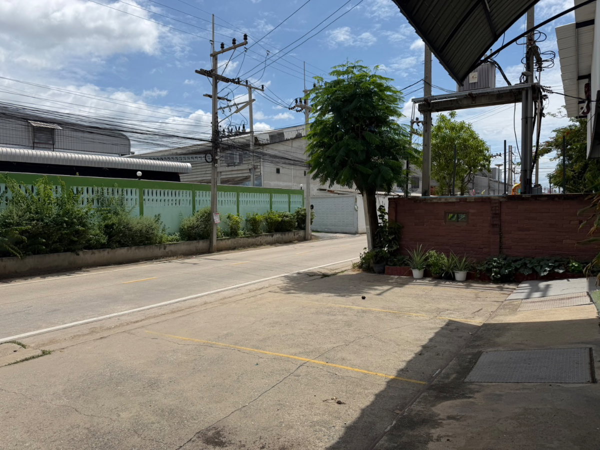 รูป ขายอาคารพาณิชย์ 2 ชั้น ม.สินทวีพุทธสาคร ติดถนน สวย ถูก เหมาะสำหรับค้าขาย สนใจแอตหลน์ครับ@841qqlnr - รูปที่ 4/23