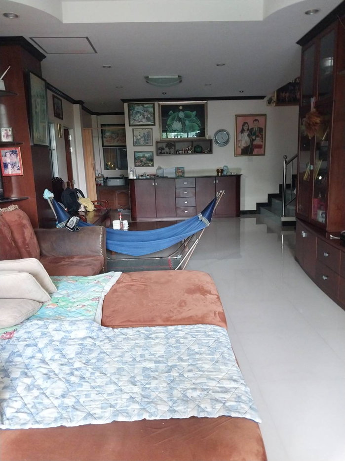 รูป ขายบ้านเดี่ยว 2 ชั้น พร้อมบ้านชั้นเดียวบนพื้นที่เดียวกัน ที่ดิน 119 ตร.ว. จอดรถ 2 คัน บรรยากาศร่มรื่น - รูปที่ 2/21