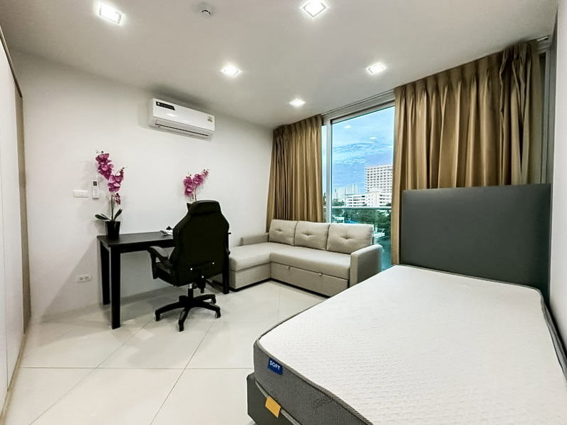 picture Beachfront Sea View Condo for Sale Laguna Heights Wongamat - 9/19