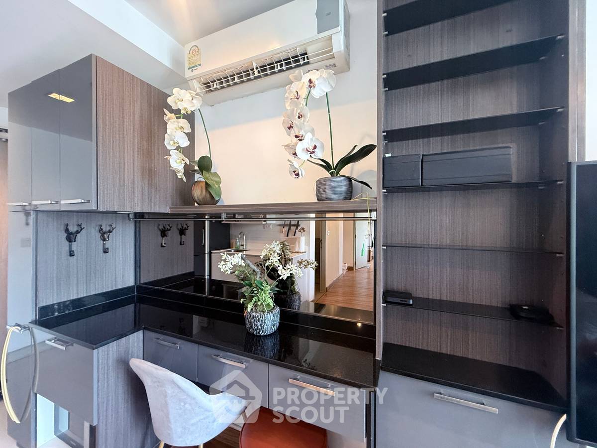 picture 2-BR Condo Ideo Mobi Rama 9, 200m to MRT Phra Ram 9 (ID 1405377) - 8/16