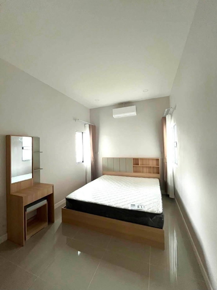 รูป ให้เช่า บ้านใหม่นอกโครงการ 3 ห้องนอน 2 ห้องน้ำ หน้าตลาดหางดง เชียงใหม่ พร้อมเฟอร์นิเจอร์ เครื่องใช้ไฟฟ้า (R1394) T.0946511456 - รูปที่ 7/10
