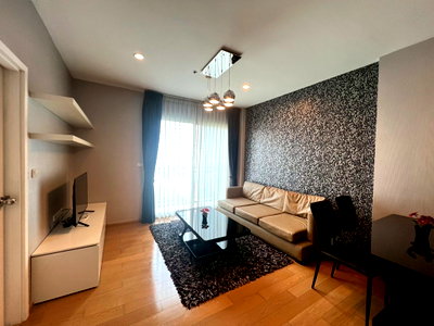 Condos for sale : Condo for sale on the main road, near BTS Krung Thon Buri, Hive Sathorn, 50 sq m, 10th floor, beautiful unit, ready to move in.