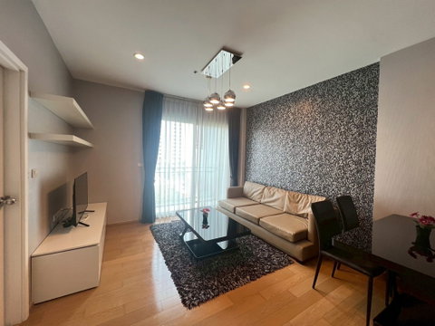 Condo for sale on the main road, near BTS Krung Thon Buri, Hive Sathorn, 50 sq m, 10th floor, beautiful unit, ready to move in.