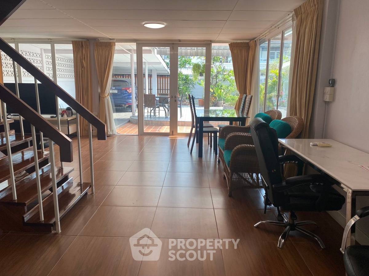 picture Pet-Friendly 4-BR House For Rent Near Bang Chak, Phra Khanong (ID 1549488) - 6/38