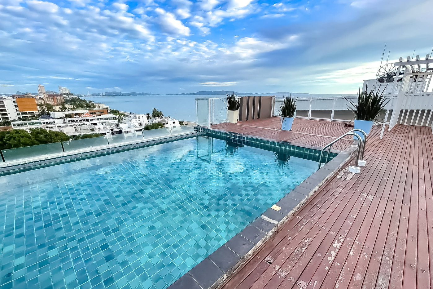picture Neo Seaview Condo for Rent  1 Bedroom Fully Furnished - 8/9