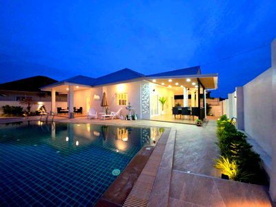 บ้านเดี่ยว ชลบุรี : ขายพูลวิลล่าบางเสร่ 3 ห้องนอน ทำเลดี เดินทางสะดวก พร้อมเข้าอยู่ ราคาสุดคุ้ม