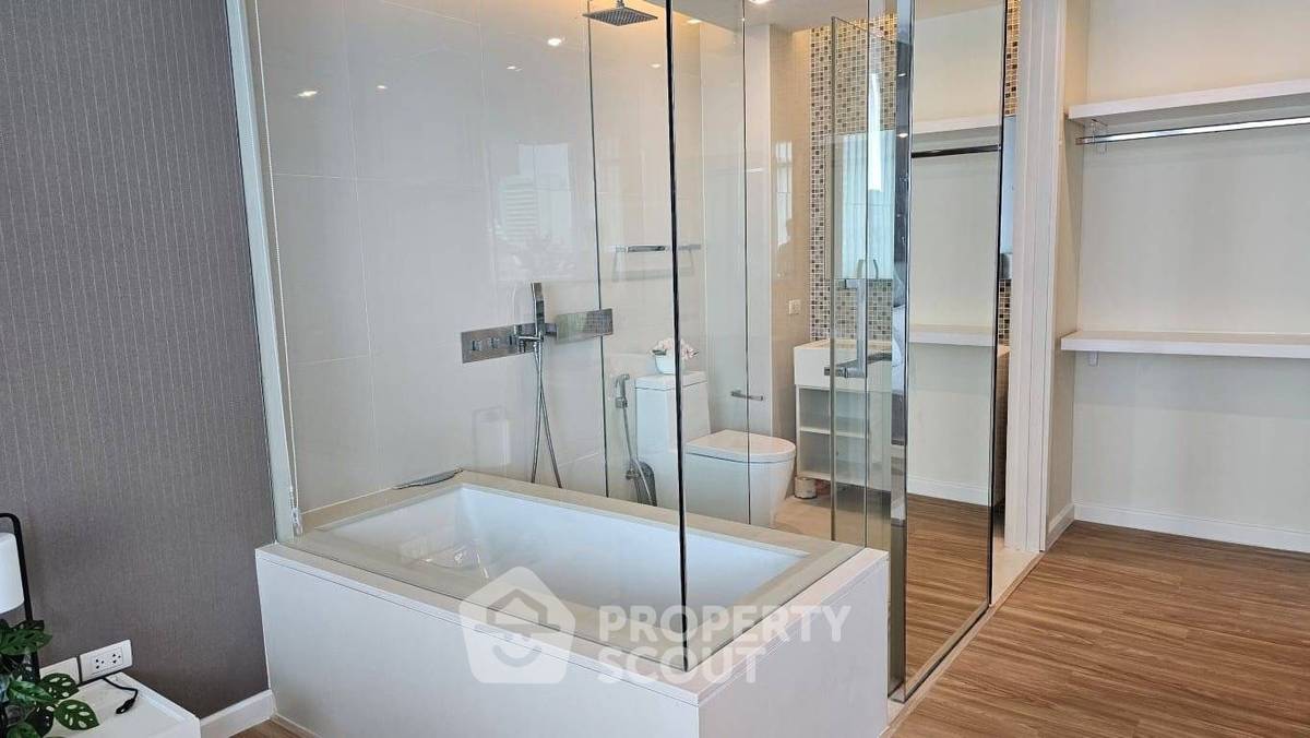 picture 1-BR 51 Sqm At The Room Sukhumvit 21, 7th-Floor Near MRT Sukhumvit (ID 2258619) - 5/9