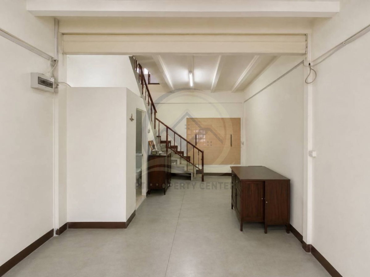 รูป หมู่บ้านปรีชา 9 ทาวน์โฮม 2 ชั้น ซอยรามคำแหง 186 มีนบุรี ทำเลศักยภาพ ต่อเติมครบ ติดถนนรามคำแหง ใกล้รถไฟฟ้า เปิดโอกาสให้เจรจาต่อรองได้ - รูปที่ 5/16