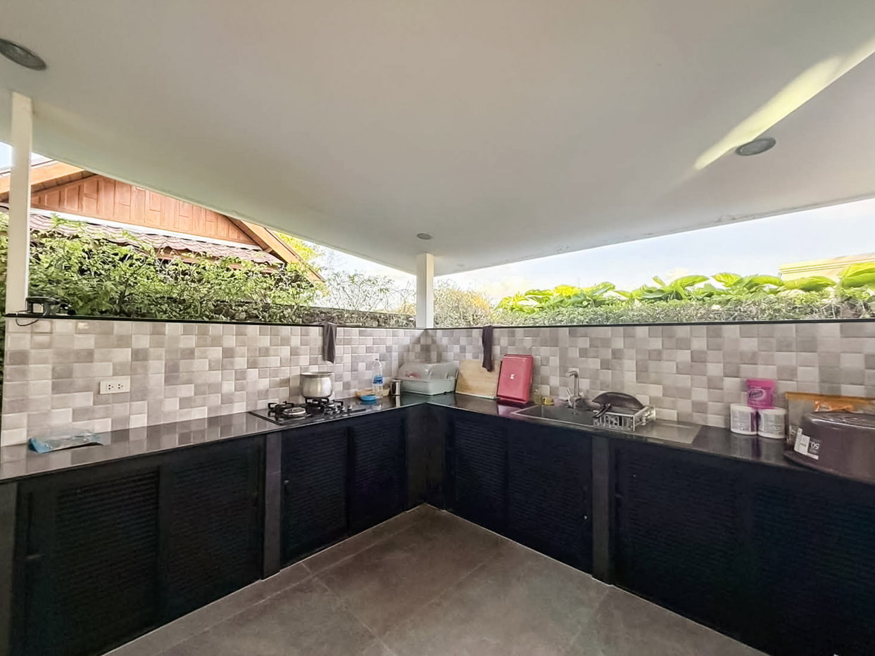 picture 8 Bedroom Luxury Estate for Sale Mabprachan Pattaya - 9/28