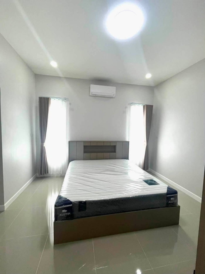 รูป ให้เช่า บ้านใหม่นอกโครงการ 3 ห้องนอน 2 ห้องน้ำ หน้าตลาดหางดง เชียงใหม่ พร้อมเฟอร์นิเจอร์ เครื่องใช้ไฟฟ้า (R1394) T.0946511456 - รูปที่ 5/10