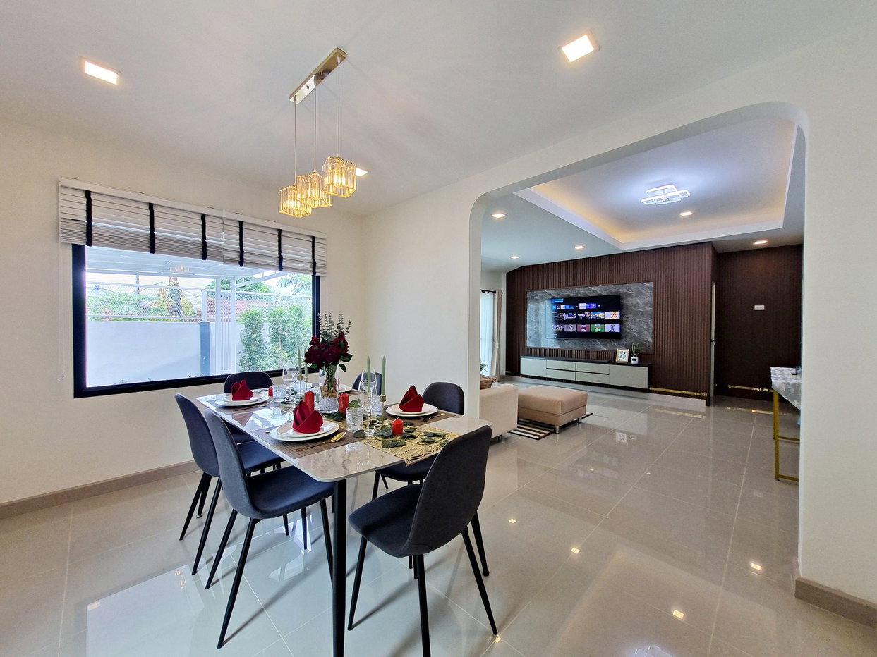 รูป Modern 3-Bedroom Corner House for Rent in East Pattaya - รูปที่ 5/17